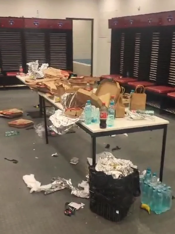 Cum au lăsat kosovarii vestiarul după meciul cu România  Captură DigiSport jpeg
