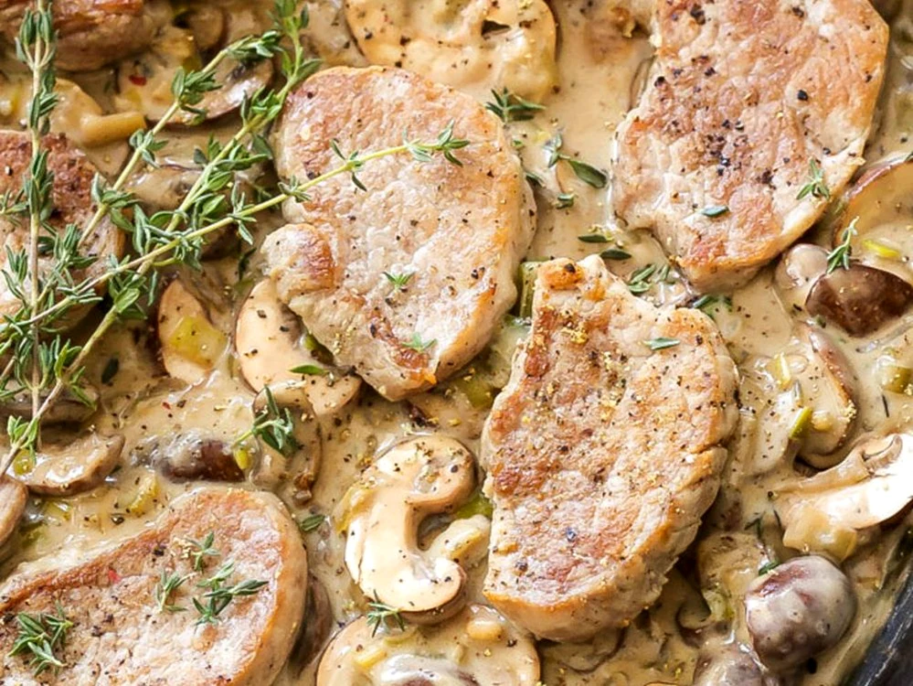 Muschiulet de porc cu sos de praz si ciuperci jpeg