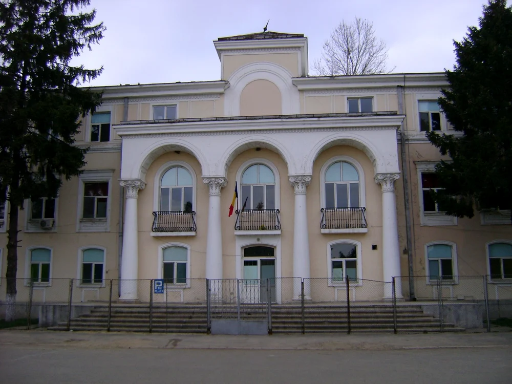 Spitalul, construit în 1973, îşi schimbă înfăţişarea