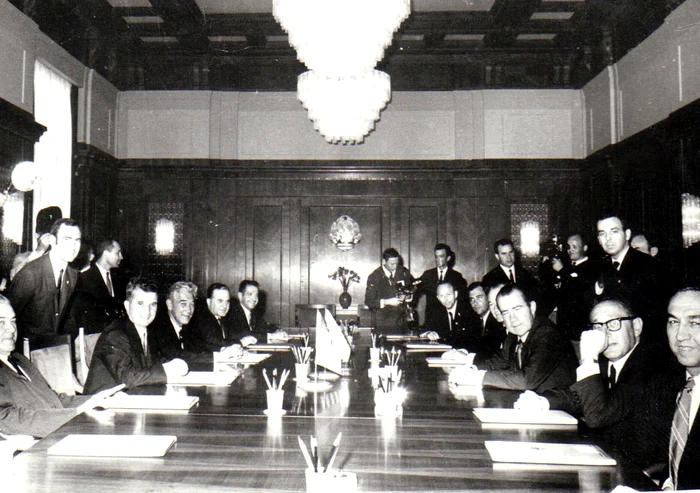 Convorbiri oficiale (© „Fototeca online a comunismului românesc”, cota: 45/1969)