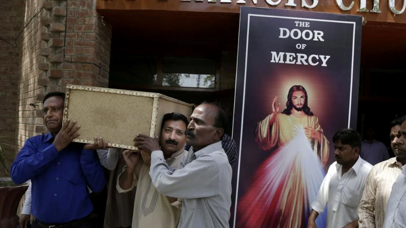 Viaţa creştinilor din Pakistan este extrem de dură, aceştia fiind victime a numeroase discriminări şi inegalităţi sociale.