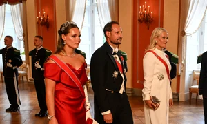Prințesa Ingrid Alexandra, Prințesa Mette Marit și Prințul Haakon i au primit la Oslo pe soții Macron, Profimedia (1) jpg