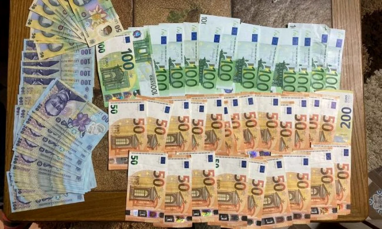 O parte din suma de bani capturată de poliţişti FOTO Poliţia de Frontieră