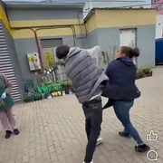 adolescent lovit captură video Facebook jpg