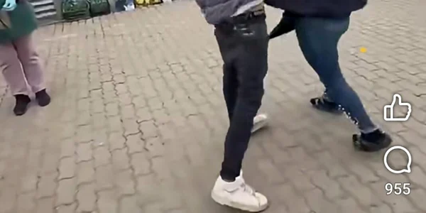 adolescent lovit captură video Facebook jpg