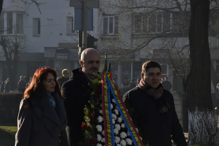 Carleta Bodea (stânga) este acuzată de 9 infracţiuni de DNA Bacău FOTO Mircea Merticariu