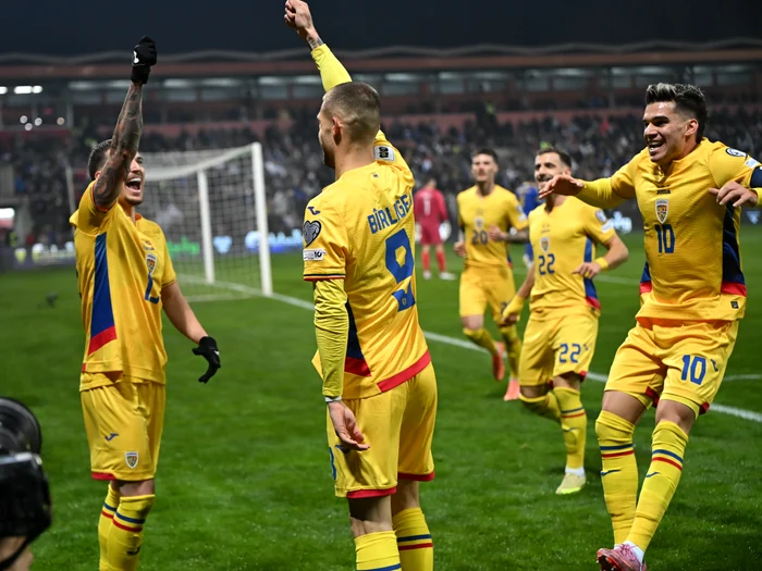 Bucuria tricolorilor, după ce au deschis scorul la Zenica. Foto Sportpictures