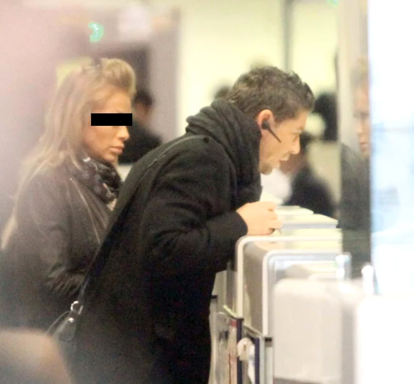 Bogdan și amanta Aura, la aeroport