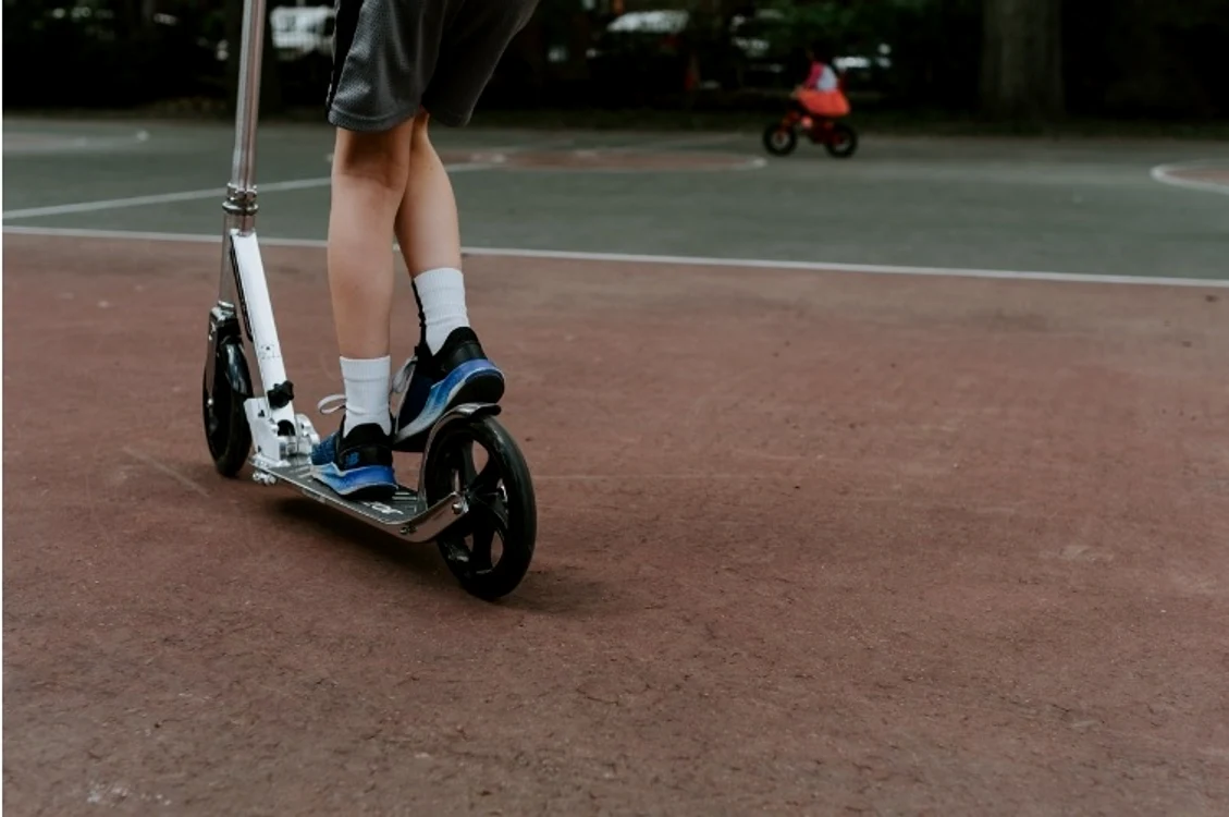  Plimbarea cu trotineta electrică este o variantă excelentă pentru cei tineri