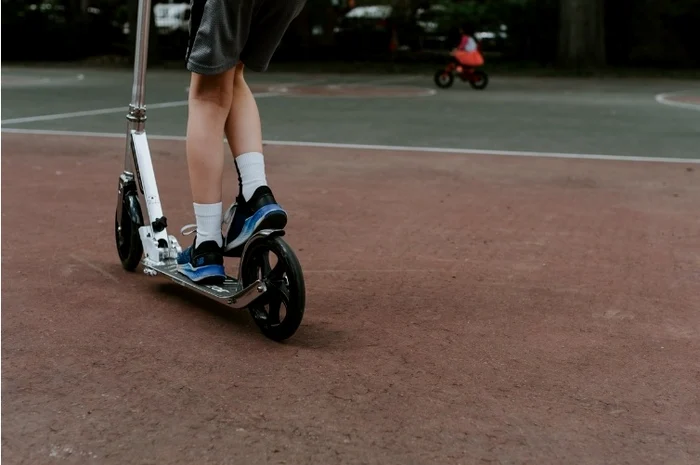  Plimbarea cu trotineta electrică este o variantă excelentă pentru cei tineri