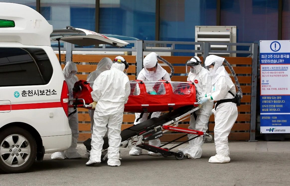 
     Vor fi suplimentate măsurile de control şi prevenire a infecţiei cu noul coronavirus la punctele de frontieră terestre, maritime/ fluviale şi aerieneFoto: AFP  