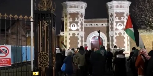 protest închisoare Londra captură  FlusNews jpg