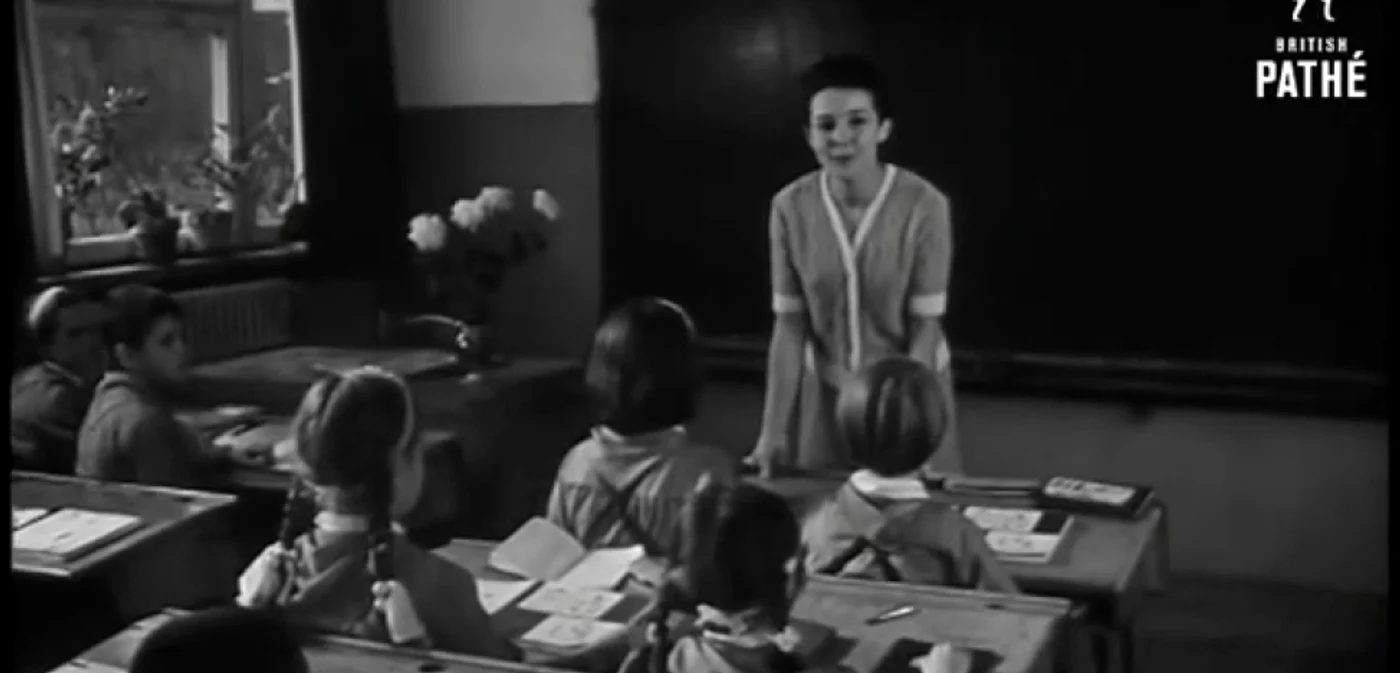 Ora de engleză de la o şcoală din România anilor '60 Sursa Youtube