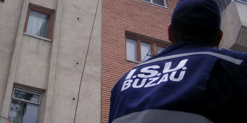 Pompierii vor sta de vorbă cu locatarii