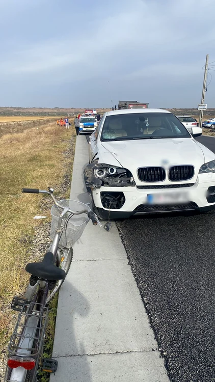 Biciclistul ar fi schimbat direcția de mers fără să se asigure FOTO: martor