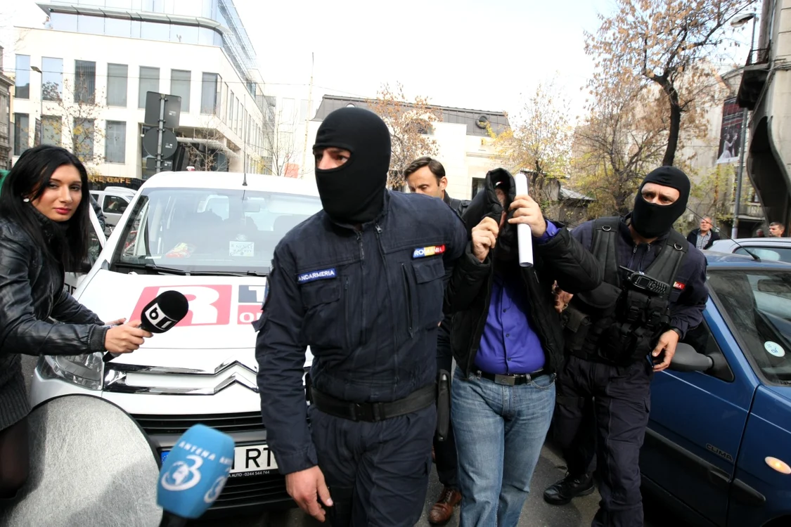 Mai multe persoane, cercetate în dosarul de evaziune fiscală de peste 70 de milioane de euro, au fost aduşi marţi la audieri la DNA  FOTO Adevărul
