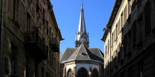 biserica rosie