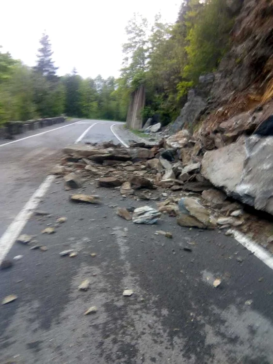 Căderi de pietre pe Transfăgăraşan 25 mai 2019 FOTO NEWS.RO