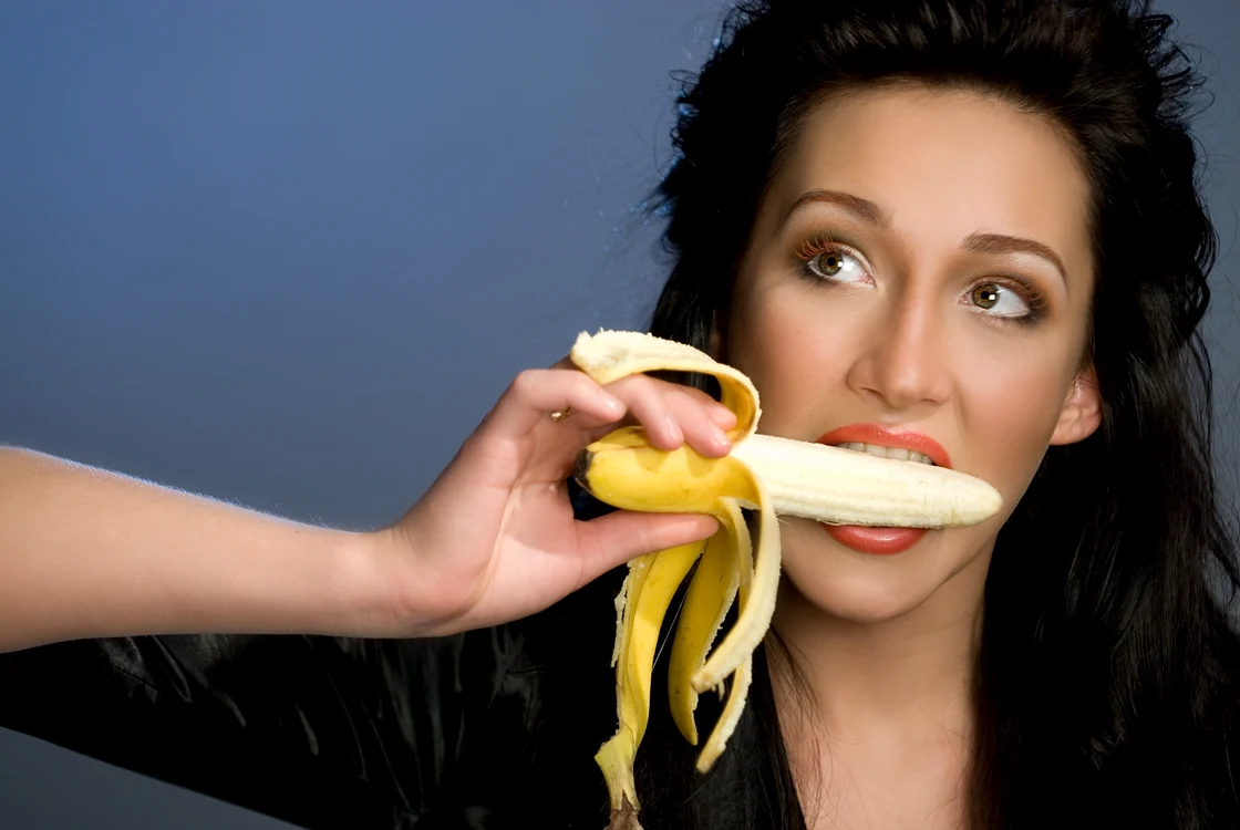 Bananele sunt considerare stimulente erotice şi sunt printre cele mai cunoscute alimente care sporesc pofta de sex