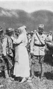 1917 regele ferdinand si regina maria decorand militarii care au luptat la marasesti august 1917 0 png png