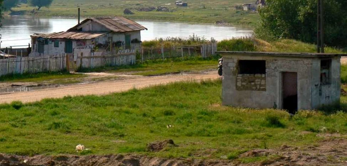 „Gospodărie” de la malul bălţii Cătuşa FOTO Costel Crângan