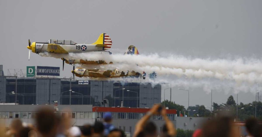 Ce vedem sâmbătă la Bucharest International Air Show 2023. Avioanele F-16 ale Forțelor Aeriene, acrobație și The Flying Bulls