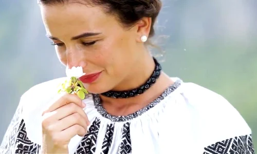 Paula Hriscu lansează primul album din carieră jpeg