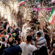 Ceremonie publică de căsătorie în masă, în Piața Imam Hossein din Teheran FOTO AFP