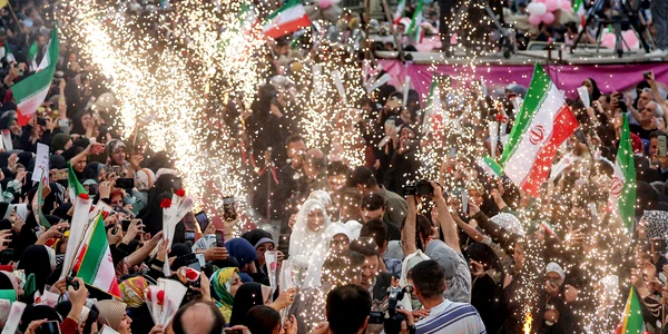 Ceremonie publică de căsătorie în masă, în Piața Imam Hossein din Teheran FOTO AFP