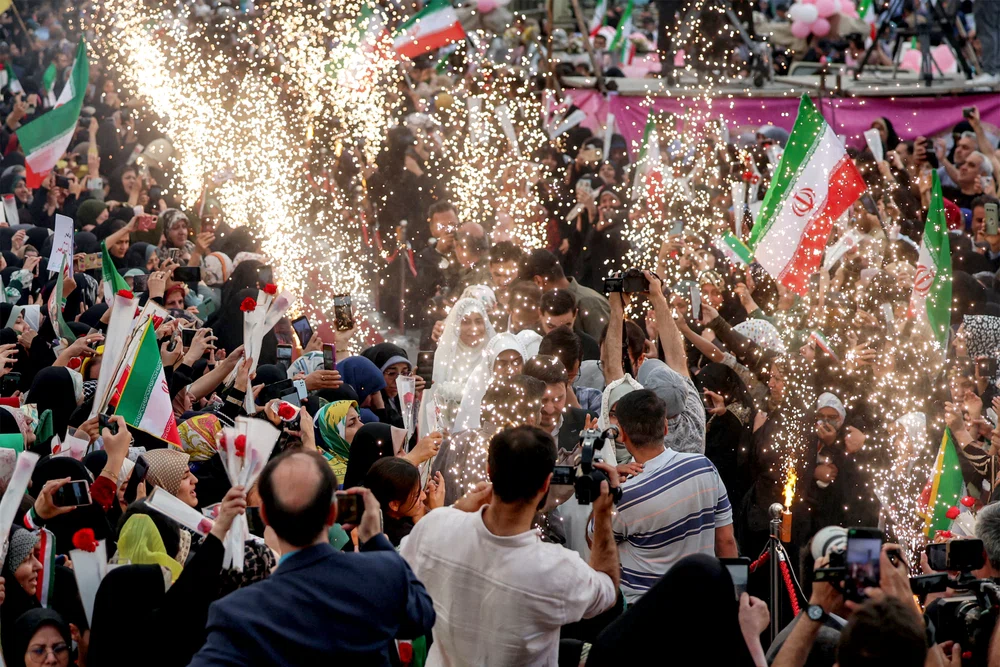 Iranul organizează nunți colective pentru cuplurile care se declară pregătite de „sacrificiu” în războiul cu SUA și Israel