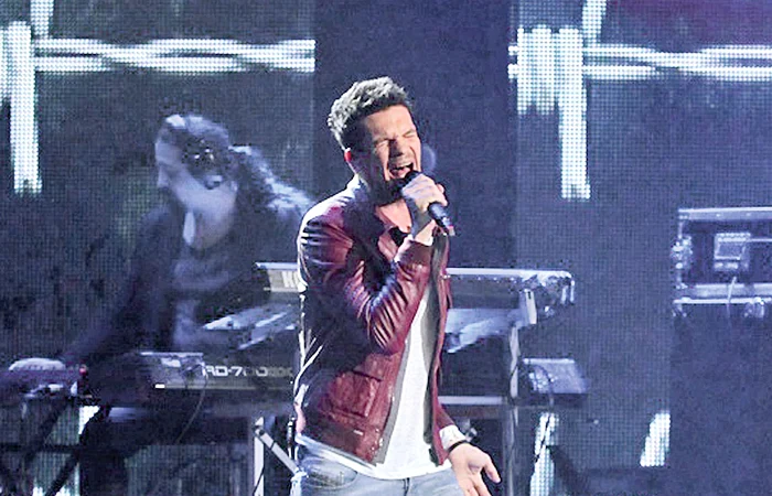 Cristina Bălan, singura fată din concurs, în echipa lui Tudor Chirilă. Tomi Weissbuch e cel mai tânăr concurent, în echipa lui Marius Moga. Tobi Ibitoye este din Nigeria şi studiază la noi biologia. Michel Kotcha este din Coasta de Fildeş