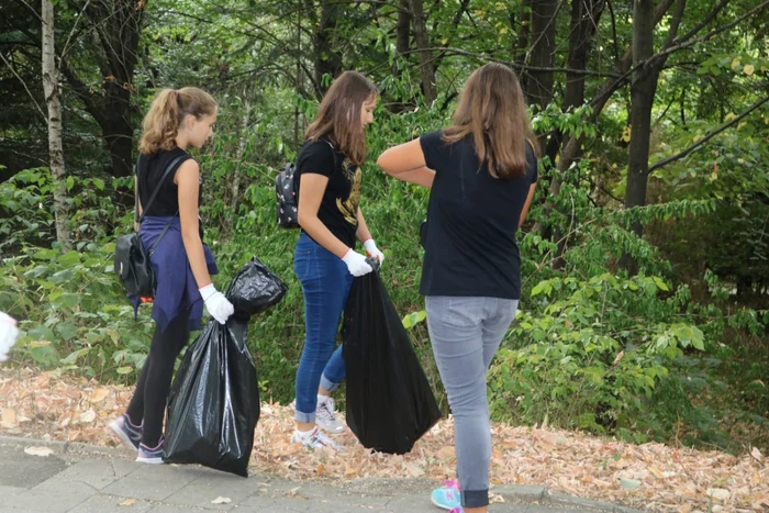 Voluntari din 26 de judeţe participă la Zioua Curăţenieo Naţionale pe 21 septembrie FOTO Alexandra Georgescu