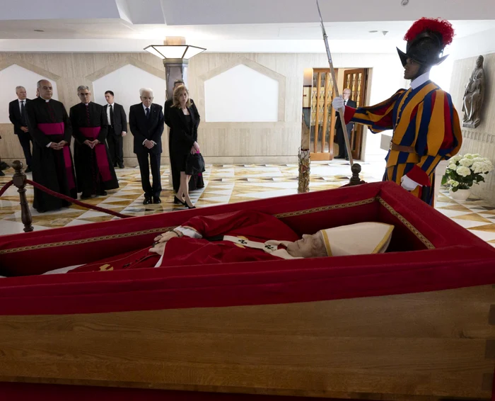 Papa Francisc în sicriu