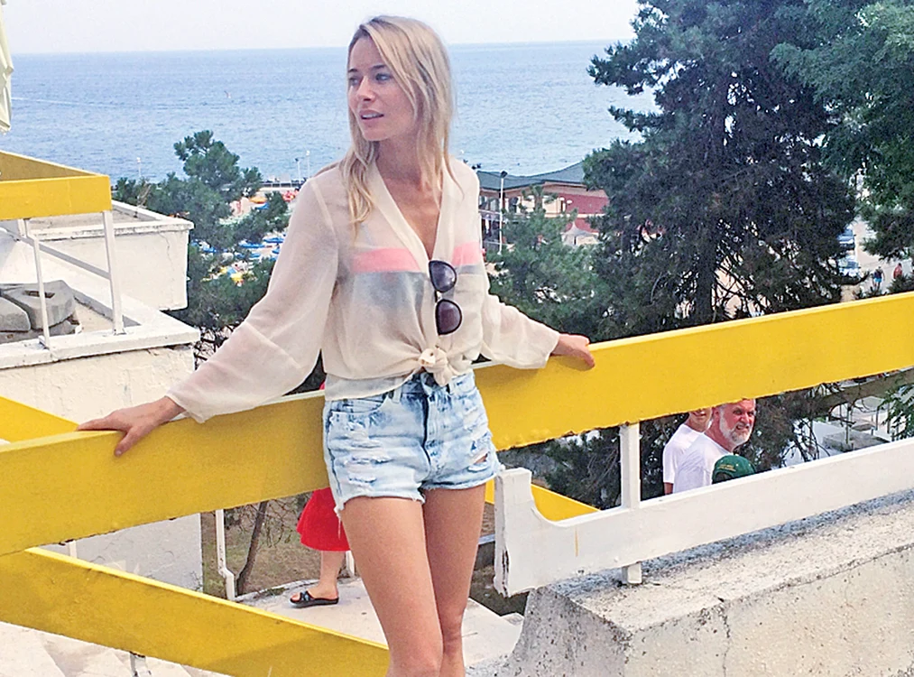 Compozitorul Naguale şi DJ-ul german Markus Schulz au pus ochii pe Laura pentru că «este frumoasă şi cuminte»