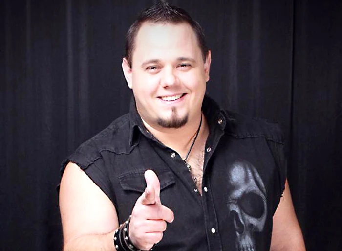 
    Ovidiu Anton și Diana sunt căsătoriți și au o fetiță de 5 ani, Adelacolaj: Click!  