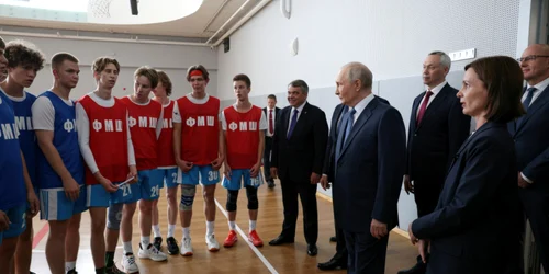 Vladimir Putin a discutat cu studenți din Novosibirsk FOTO Profimedia