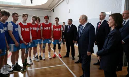 Vladimir Putin a discutat cu studenți din Novosibirsk FOTO Profimedia