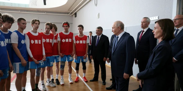 Vladimir Putin a discutat cu studenți din Novosibirsk FOTO Profimedia