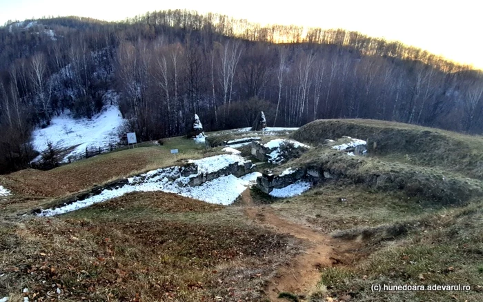 Cetatea dacică Blidaru din Munţii Orăştiei Foto: Daniel Guţă ADEVĂRUL