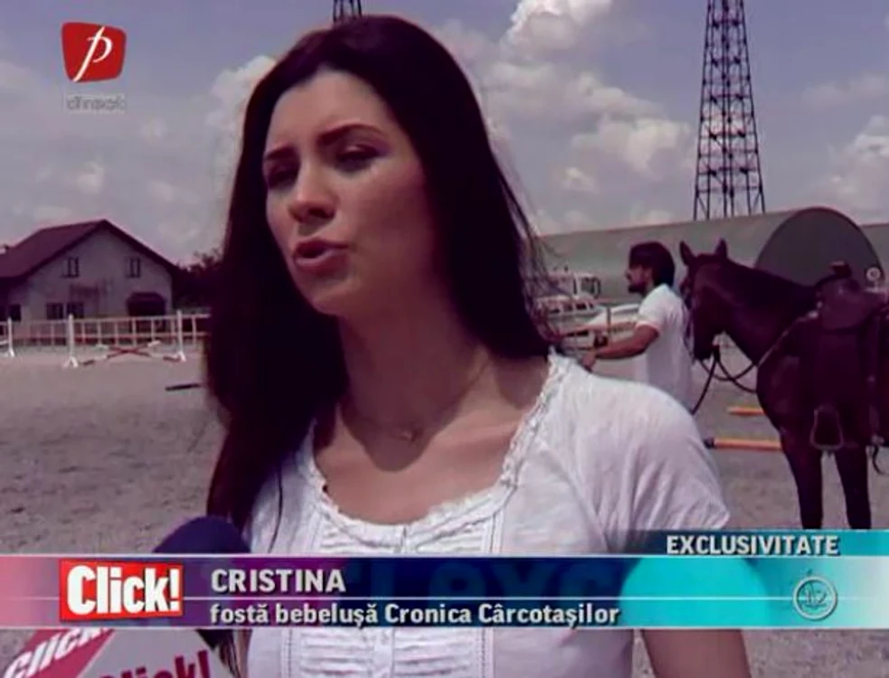 Bebeluşa Oana a învăţat să călărească