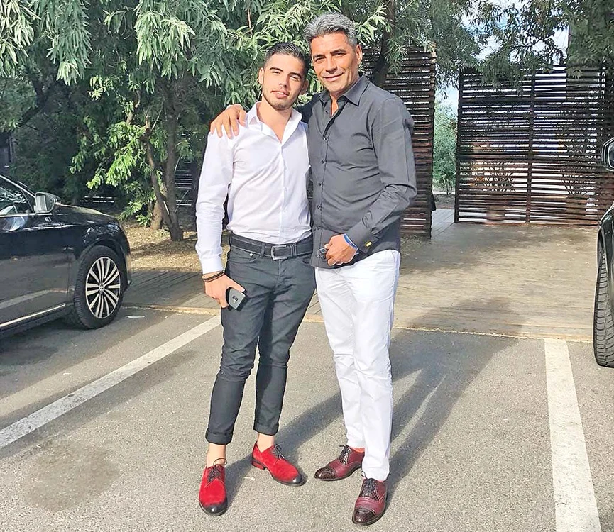 Maximilian şi Marcel, în ţinute elegante