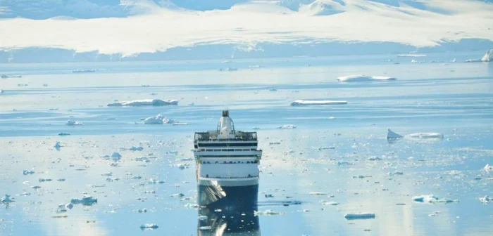 Topirea accelerată a gheţii în Antarctica îngrijorează oamenii de ştiinţăii