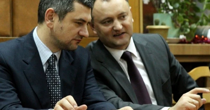 TUDOR IOVU Viorel Bologan (stânga) este propus de Igor Dodon la funcţia de şef al statului