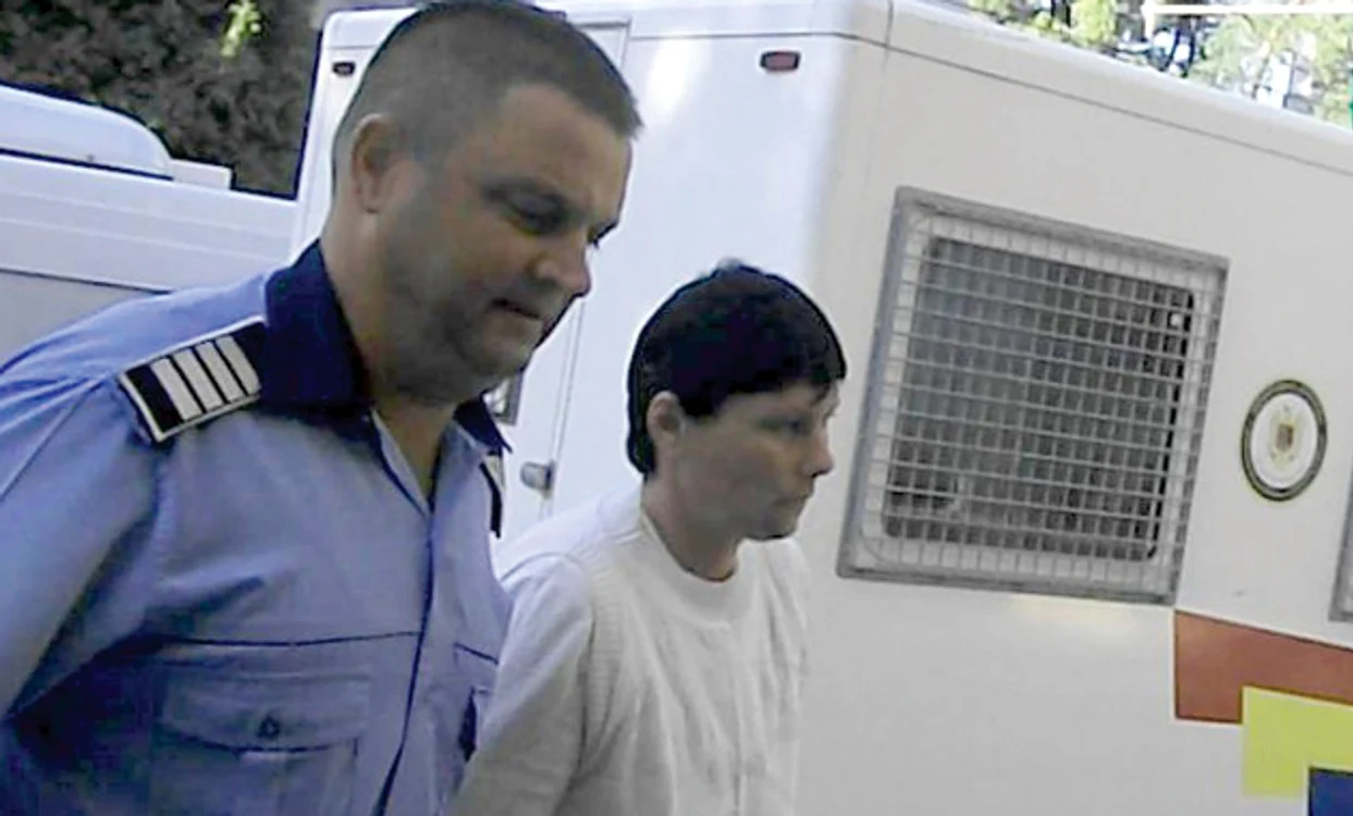 Nela Maricica Manolache, însoţită de un poliţist spre arest