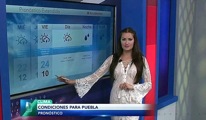 A optat pentru cea mai transparentă rochiță 