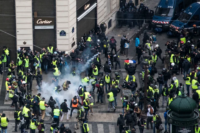 Protestele din Paris au degenerat