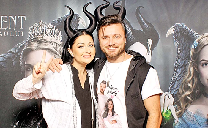 Tavi poartă tricou cu toţi membrii familiei 