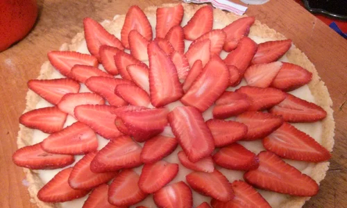 tarta cu capsuni jpeg