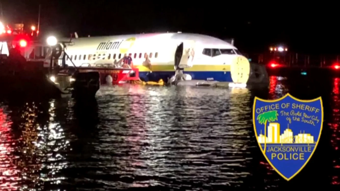 
    Un avion cu 143 de pasageri s-a prăbușit într-un râu în Florida  