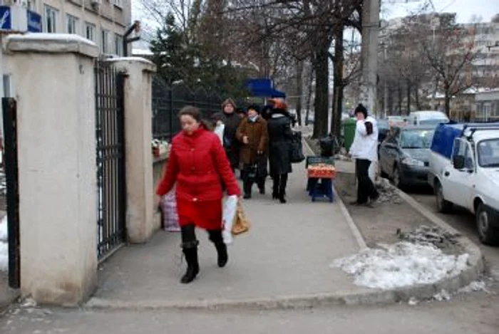 Femeile de la "Braiconf" muncesc astăzi, foto Ciprian Dragomir